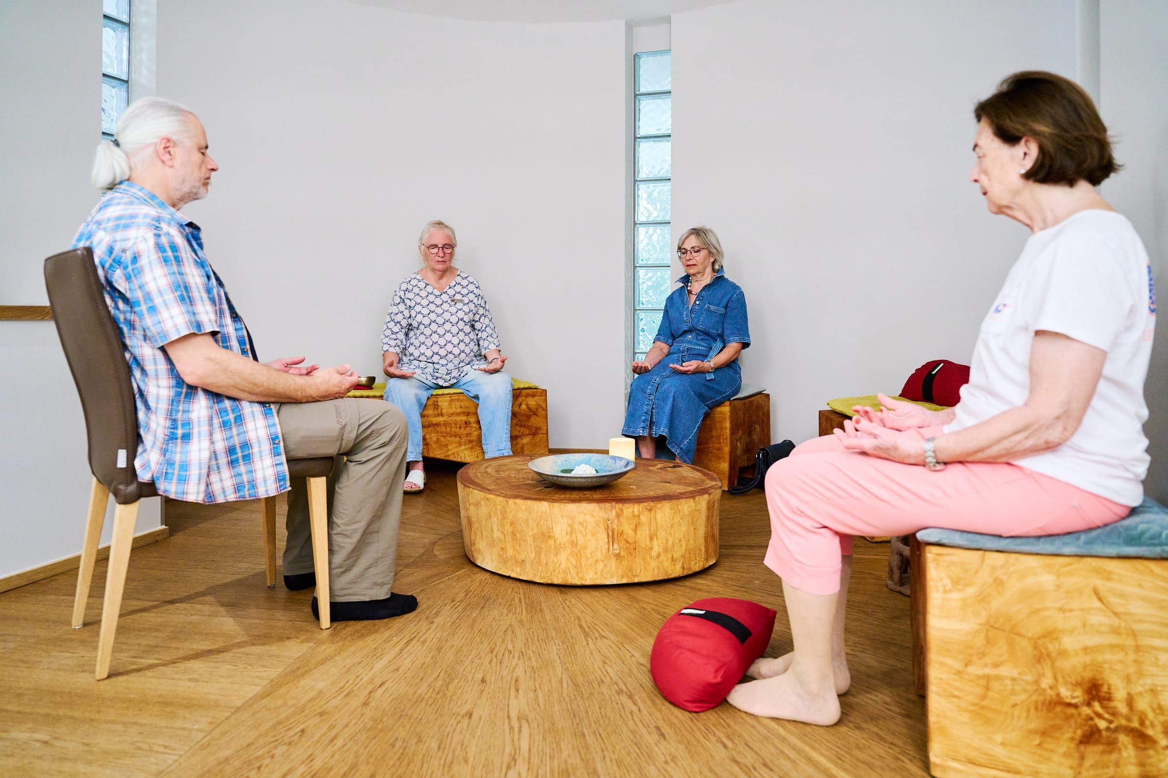 Meditationsrunde im Raum der Stille des stationären Hospizes St. Martin