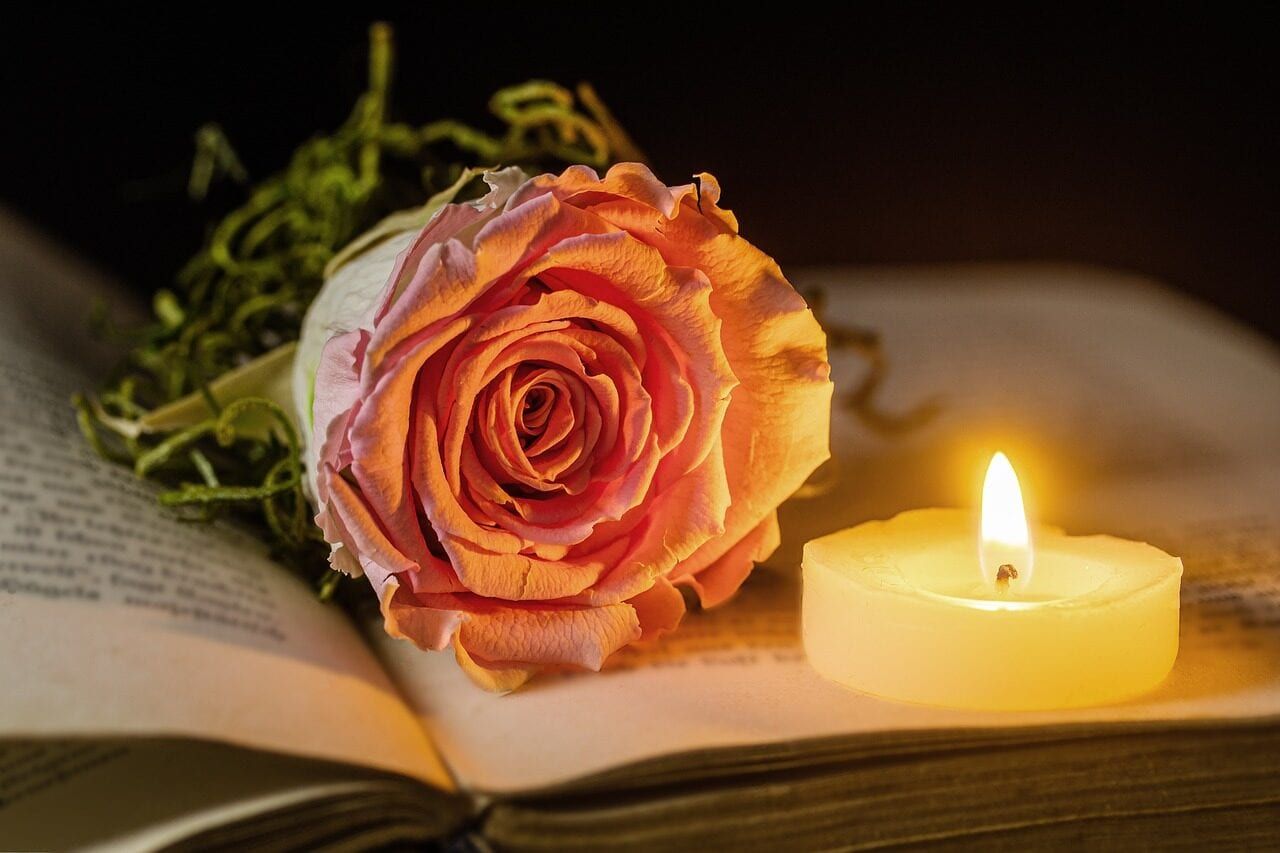 Rose und Kerze